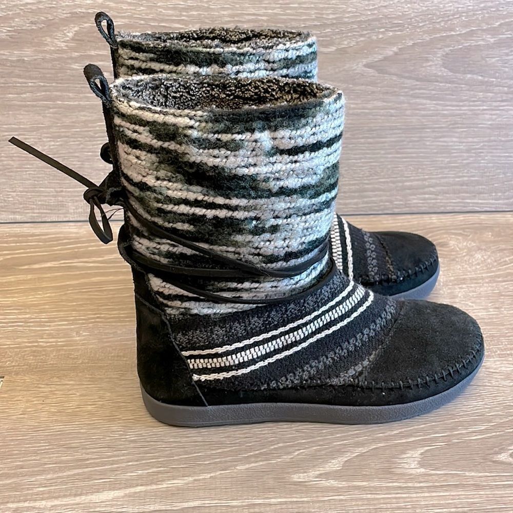 Tom’s Nepal Black Striped Suede Knit Women’s Size 7 Boots